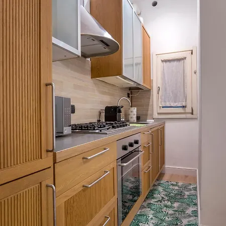 Nuovo In Zona Isola Apartment